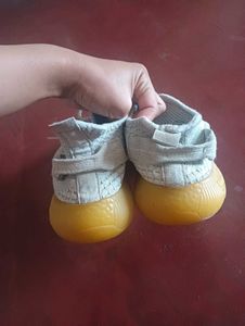 Yeezy Sports Shoes In Coins