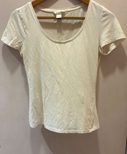 H&M White Scoop Neck Tee - Size Small