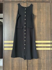 Chic Black Sleeveless Dress