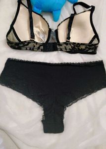 Lace Detail Velvet Embroidery Bra With Pentyi