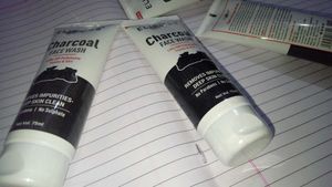 Best Charcoal Face Wash for Clear &amp; Glowing Skin