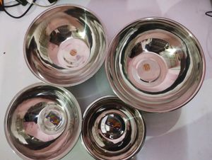Set of 4 - New Non-used Stainless Steel Bowls