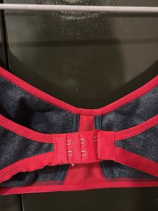 Clovia Sports Bra