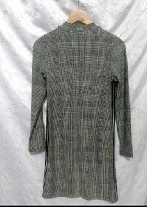 H &amp; M Gray Plaid Long Sleeve Dress