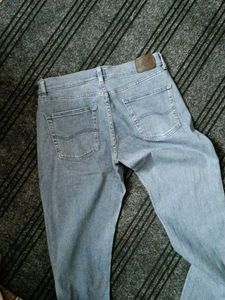 Lee Jeans: Stylish &amp; Comfortable