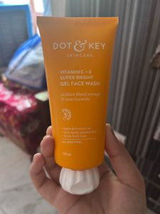 DOT &amp; KEY Vitamin C + E Super Bright Gel Face Wash