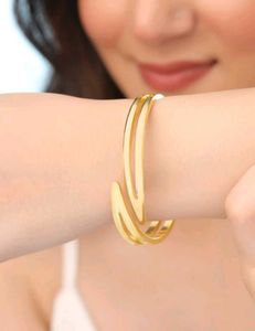 Chic Gold Kada Bracelet
