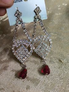 Beautiful Earings White Stones