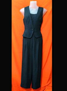 Chic Black Jumpsuit With Long Chain On Back 🖤
