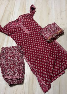 Klosia Women&#39;s Red Printed Kurta Set