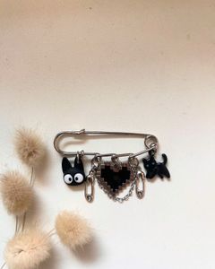 Pixel Hear Pin 🖤