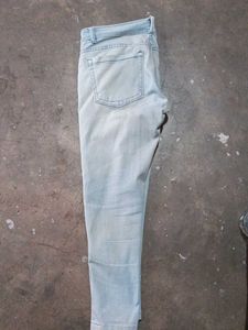 I am offering a very well made perfect jeans ver
