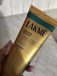Lakme Lumi-Smooth Facewash