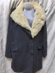 Branded Coat with Fur Collar 💙