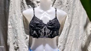 14.13.4 CUTE BLACK CORSET TOP