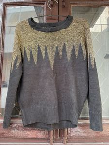 Stylish Two-Tone Knit Sweater