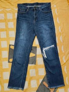 Distressed Cropped Jeans