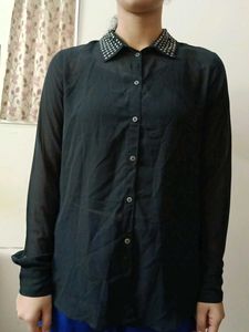 only women black shirt