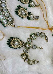 Elegant Kundan Jewelry Set