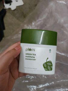 Plum Green Tea Mattifying Moisturizer