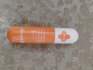 The Derma Co Quick-Absorbing Sunscreen Spray