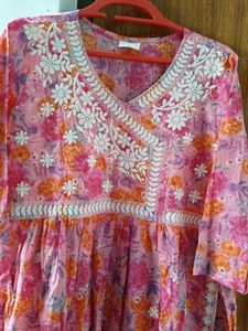 Chikankari Floral 🩷 Kurta And Pant Set