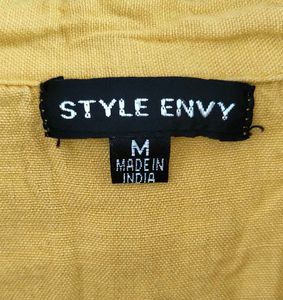 ✨Mustard Yellow Tie-Front Top✨