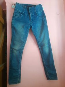 SLIGHTLY USED STRETCHABLE JEANS