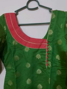 Green Coloured Chanderi Kurta With Lining.