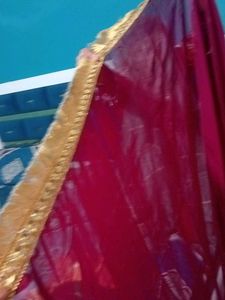 Maroon Dupatta with Gold ghas wala ghota