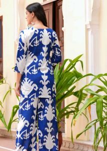 Blue &amp; White Printed Lounge Set
