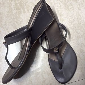 Haute Curry Women&#39;s Thong Sandals