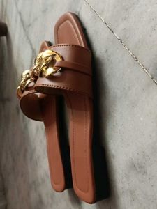 Chic Brown Chain Flats