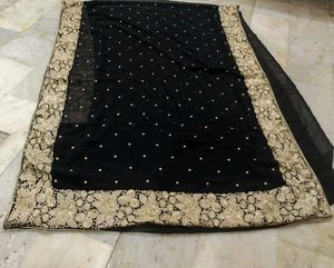Black Saree 🖤..With Beautiful Border 🔥