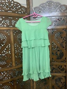 green dress