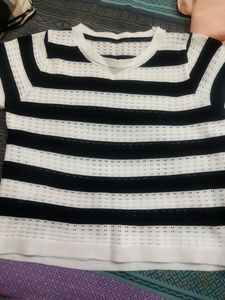 White And Black Combination Crop Top L Size