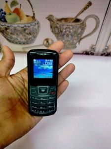 Samsung Guru E1160i Keypad Mobile Phone