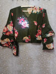 Floral Print Crop Top With Bell Style Sleeves