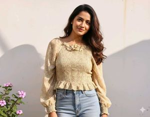 beautiful yellow top 💛🌼
