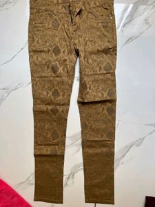 Skinny Jeans With Embossed Print