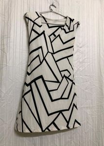 Top Note White And Black Dress