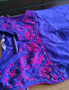 Avaasa Embroidered Long Kurti