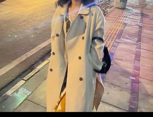 Korean Style Overcoat🫴🏻✨and Punjabi Jutti.
