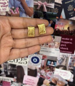 Gold-Tone Textured Earrings🎀