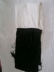 2 Shawl Of Black And White Colour