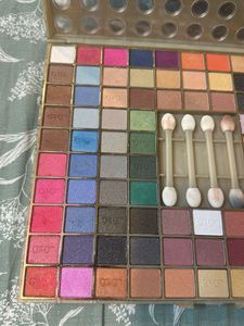 Cameleon Eyeshadow Palette