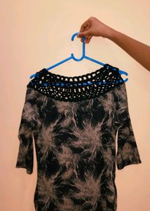 Preettyyy Top.