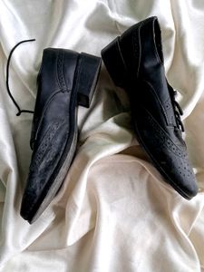 BATA Women&#39;s JIL Black Sneakers