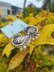Peacock pearl earrings
