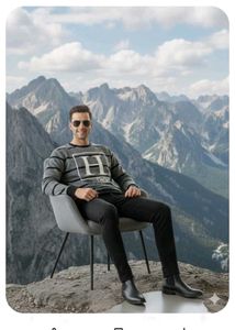 Stylish crewneck sweatshirt for mens